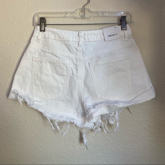 White denim shorts 🤍✨ - Picture 2 of 2